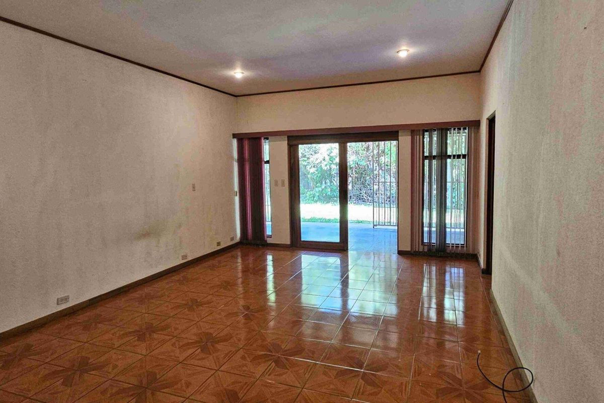 Real_estate_300576-00_09_9_11zon