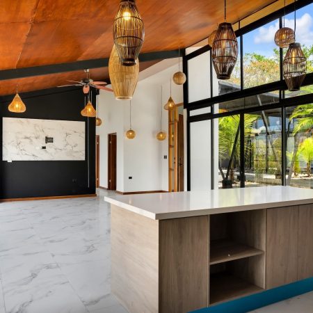 Se-Vende-Turrubares-Crespo-agency-1-1