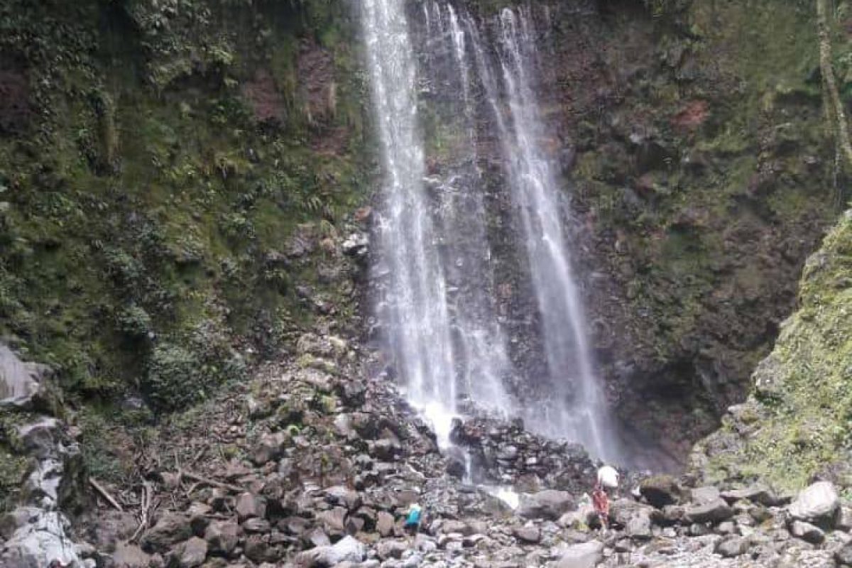 SE VENDE HERMOSA FINCA EN SANTA CRUZ DE TURRIALBA, CARTAGO.: EN EL SECTOR DE BONILLA ARRIBA