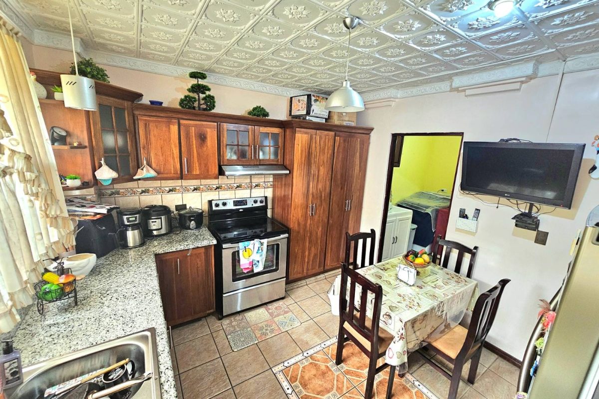 WhatsApp Image 2024-11-06 at 11.13.42 PM (9)