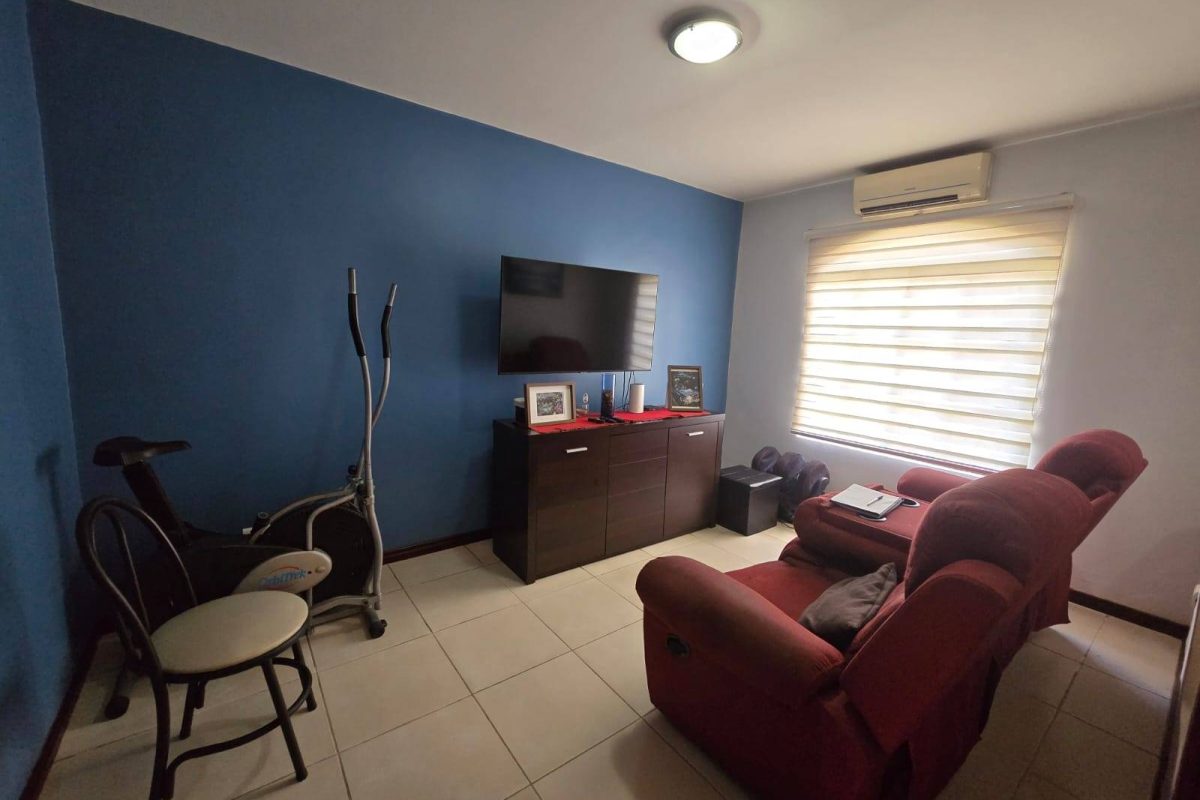 u984-WhatsApp-Image-2025-08-03-at-11.46.17-AM-1