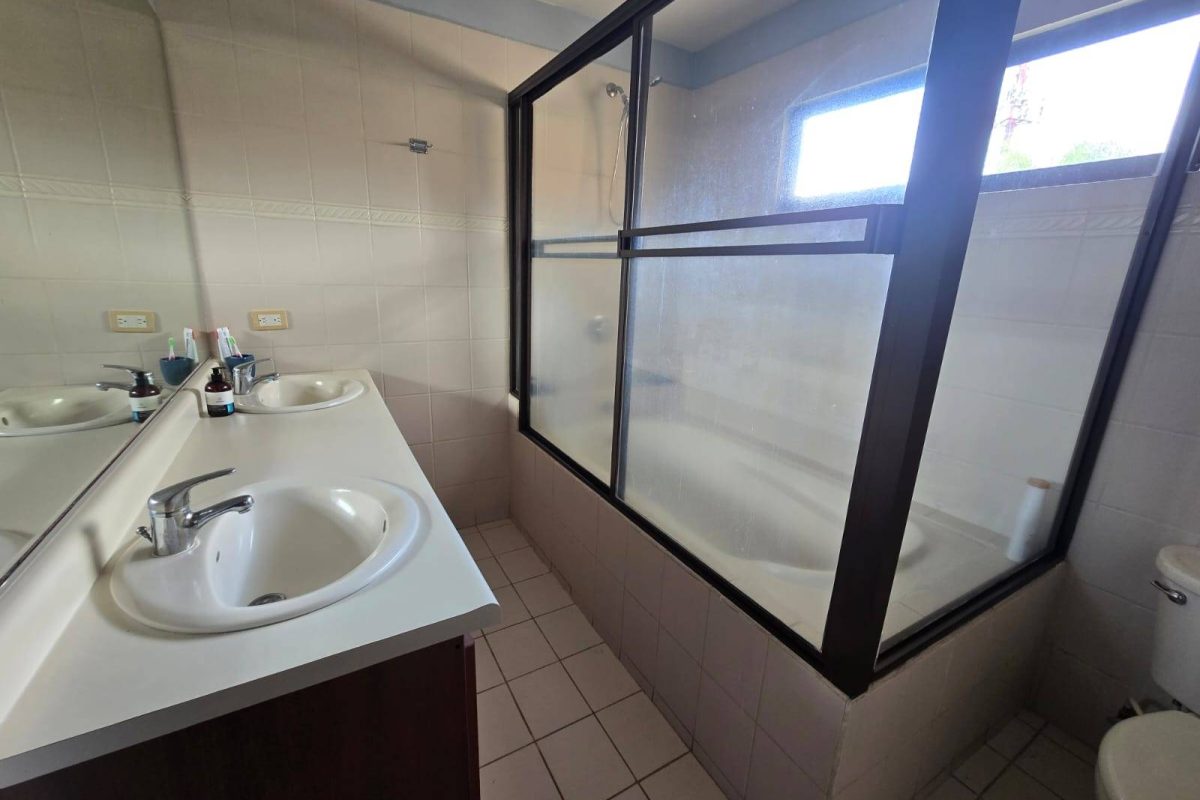 u984-WhatsApp-Image-2025-08-03-at-11.46.20-AM-1