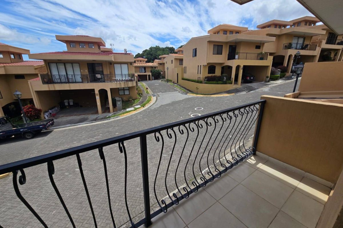 u984-WhatsApp-Image-2025-08-03-at-11.46.20-AM-4