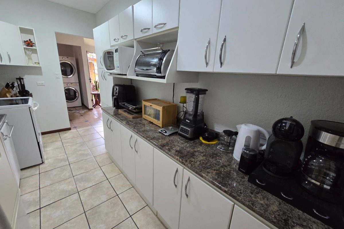 u984-WhatsApp-Image-2025-09-29-at-2.52.41-PM-1