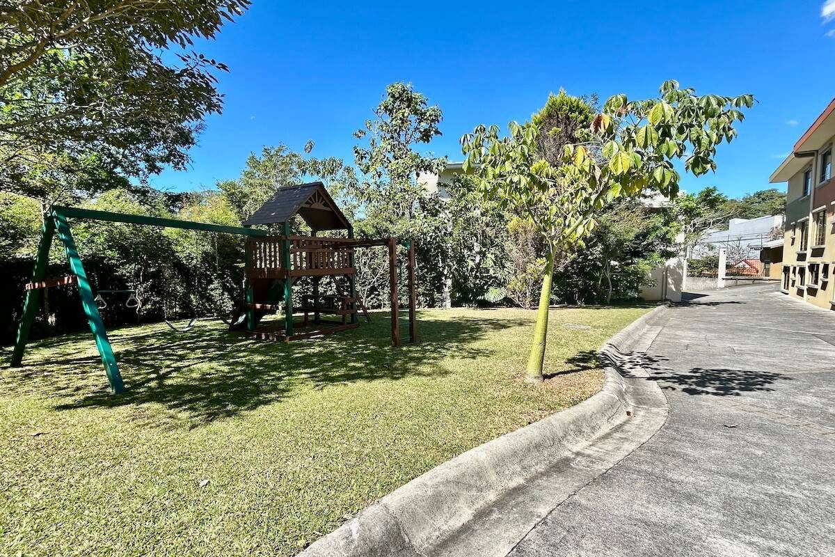venta-vende-casa-condominio-jardin-pinares-curridabat-monica-lopez-keller-williams116