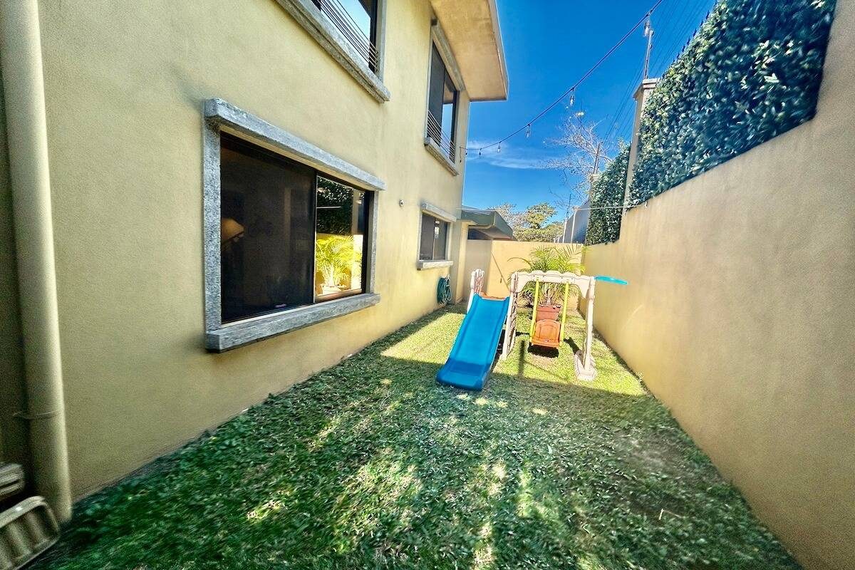 venta-vende-casa-condominio-jardin-pinares-curridabat-monica-lopez-keller-williams42